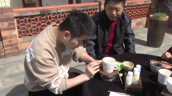 铜川市印台区：瓷上丹青绘八景，窑火文脉两相承