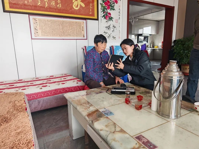 靖边农商银行: 一次上门服务 “十分”农商温情