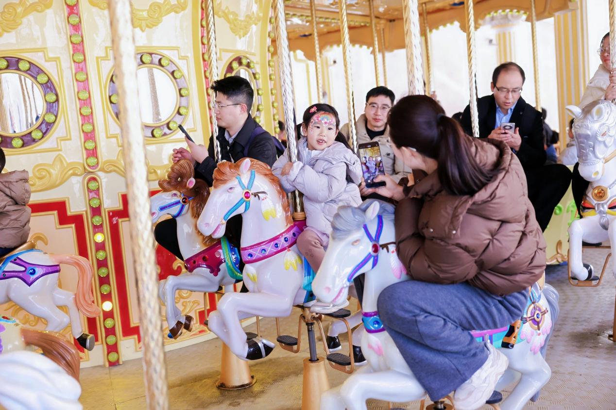 <b>当丝路遇见欢乐，看一座年轻乐园的文化担当与消费解码</b>