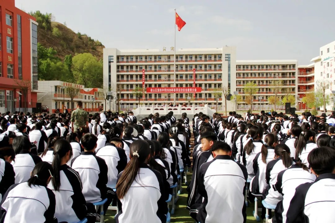 <b>榆林横山公安交警奏响交通安全宣传“四部曲”</b>