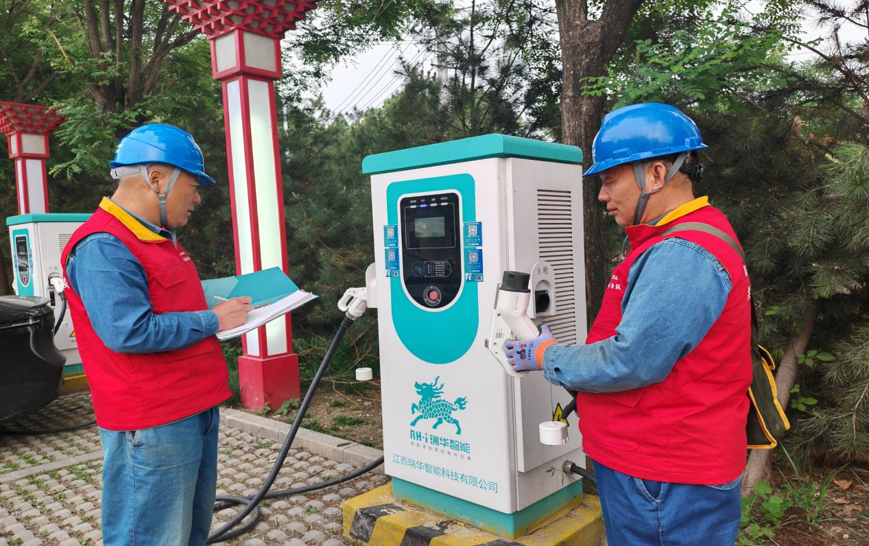 <b>国网渭南供电公司：充电桩安全“大体检” 护航出行“电力十足”</b>