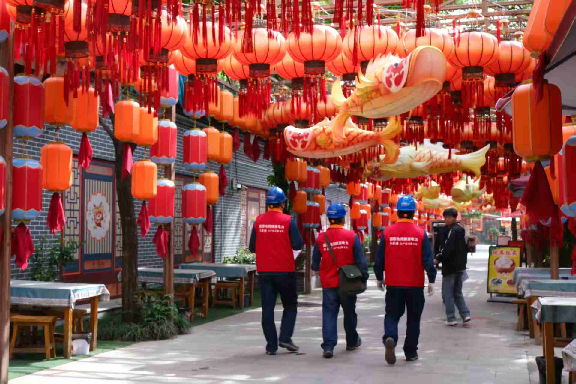 <b>国网渭南供电公司：护灯守暖度佳节 “电”亮人间烟火气</b>