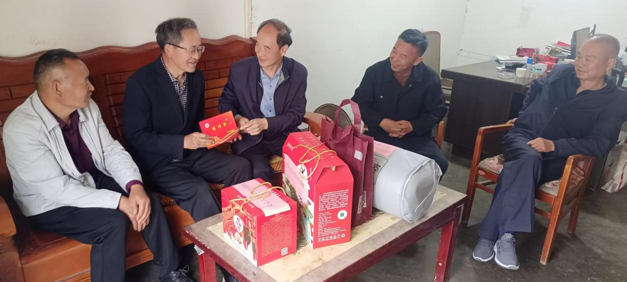 <b>商洛市慈善协会开展“五一”节慰问劳动模范和企业困难人员活动  </b>