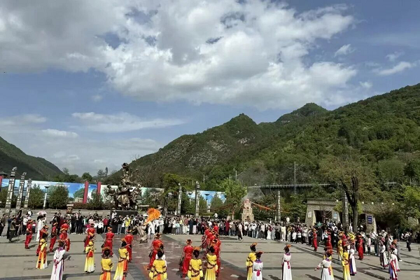 宝鸡市凤县“五一”假期文旅盛宴精彩纷呈 全域旅游人气爆棚