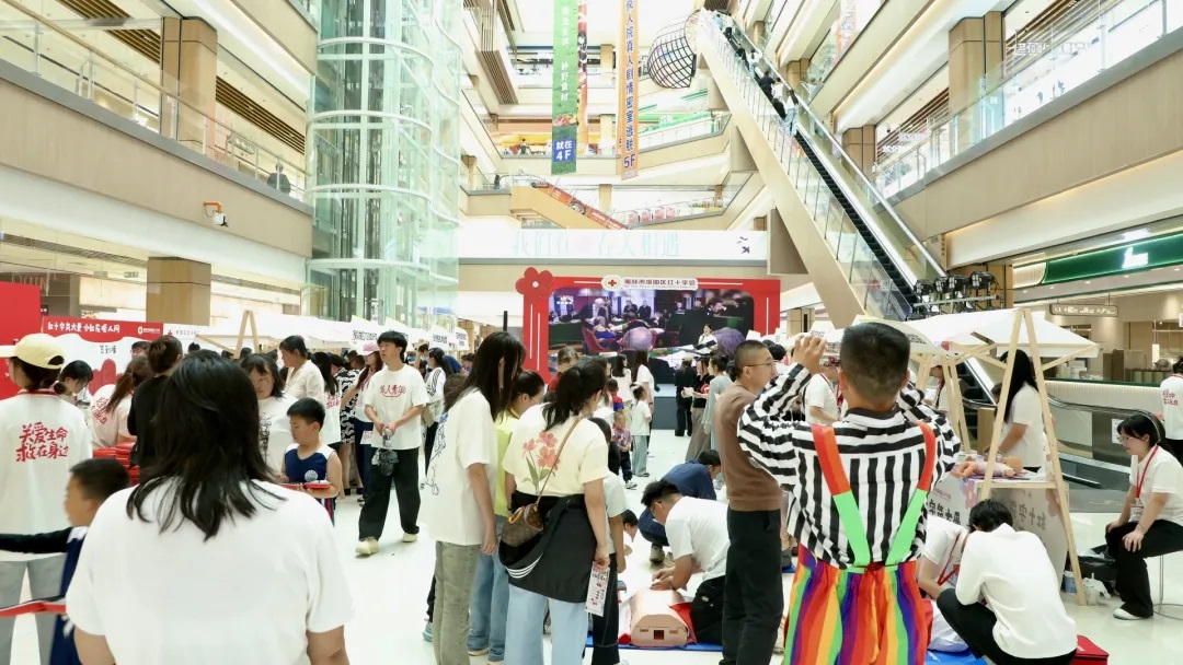 <b>榆阳区红十字会举办公益市集 趣味集章+实操体验让急救知识“活”起来</b>