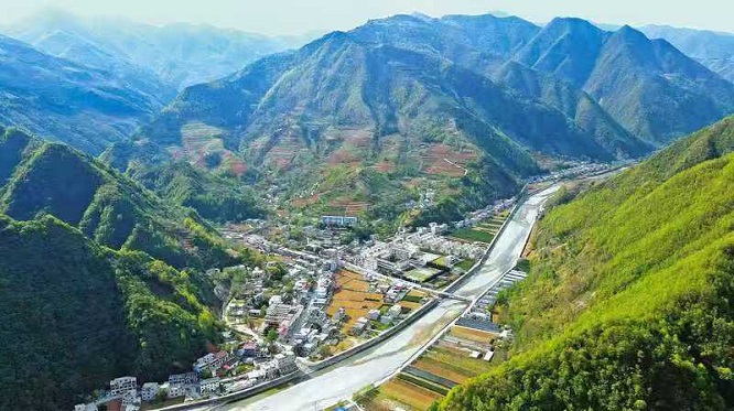 商洛市柞水县瓦房口镇：藏秀育新景 实干兴乡村