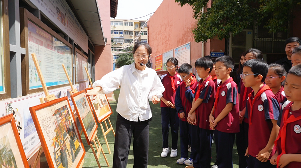 西京公司子校创新思政课堂：当“近代教育画报”遇上“趣味大