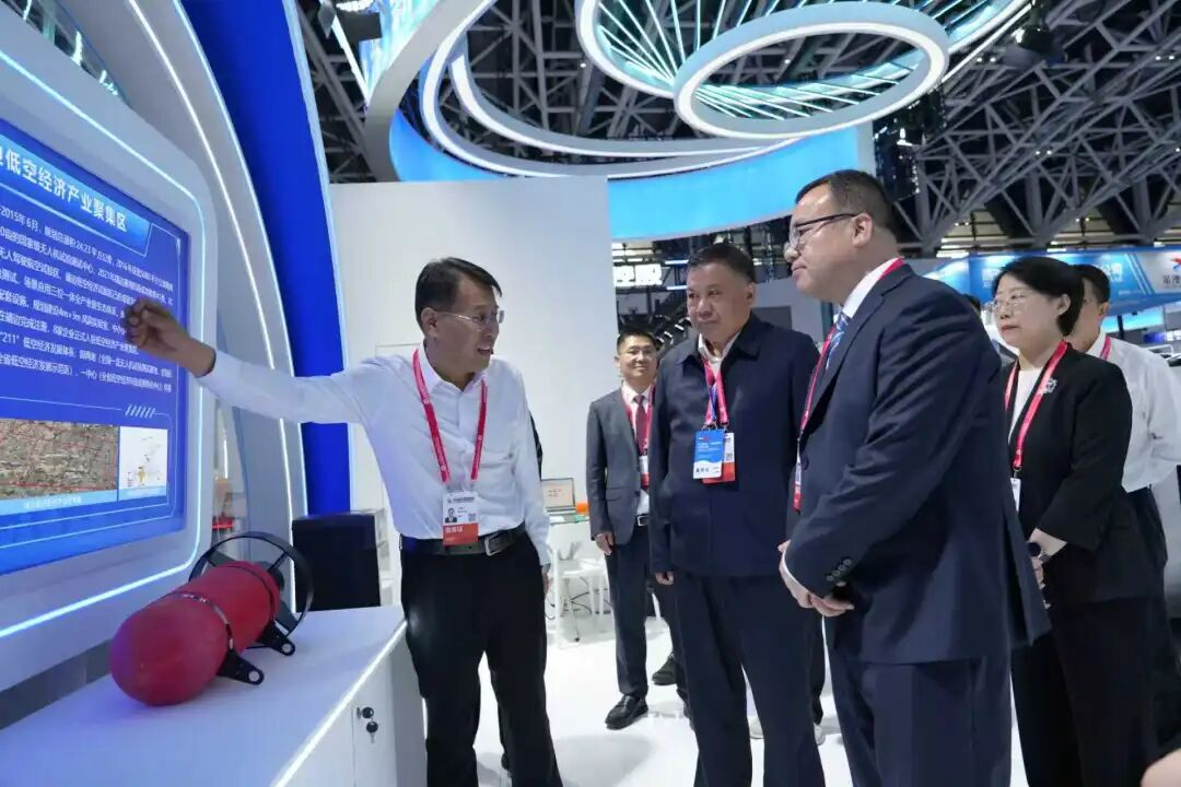聚焦丝博会 ▏榆林市靖边展馆惊艳出圈 低空经济硬核实力圈粉