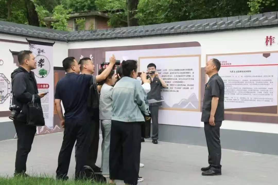 商洛中院第四届“媒体宣传基层行 弘扬法治正能量”主题采访活