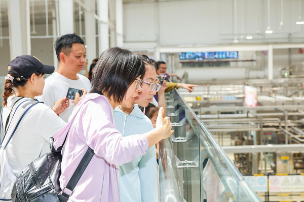 经开区企业快讯丨中粮可口可乐陕西工厂举办六一环保亲子开放