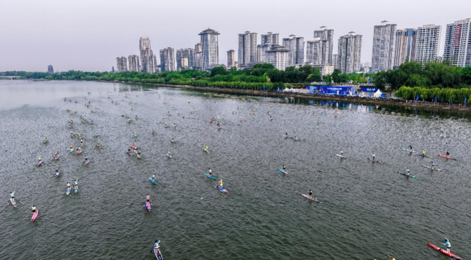 桨板逐浪汉江岸 赛事赋能促融合—2026中国桨板国际公开赛（汉