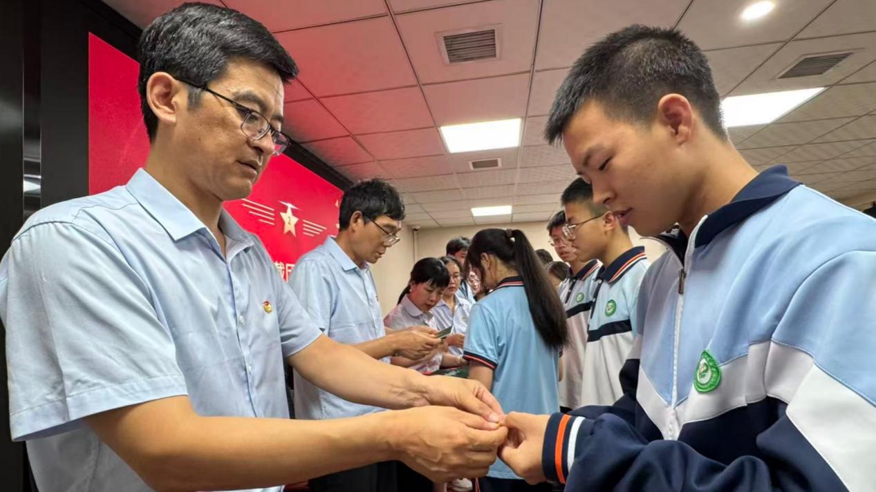 58名学子宣誓入团！西安市第十九中学新团员入团仪式举行