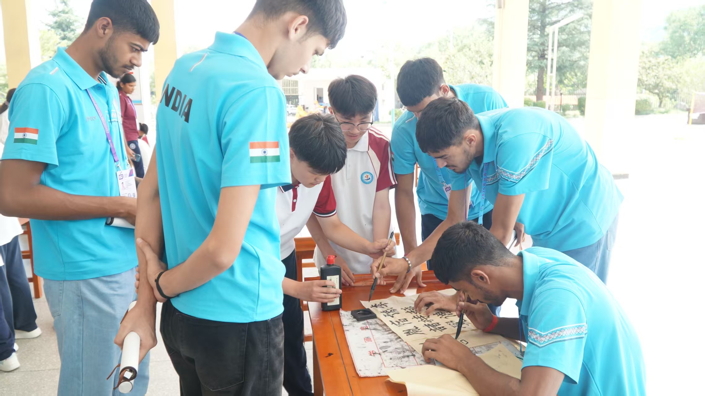 2026世界中学生排球锦标赛代表队走进丹凤校园开展文化交流活动