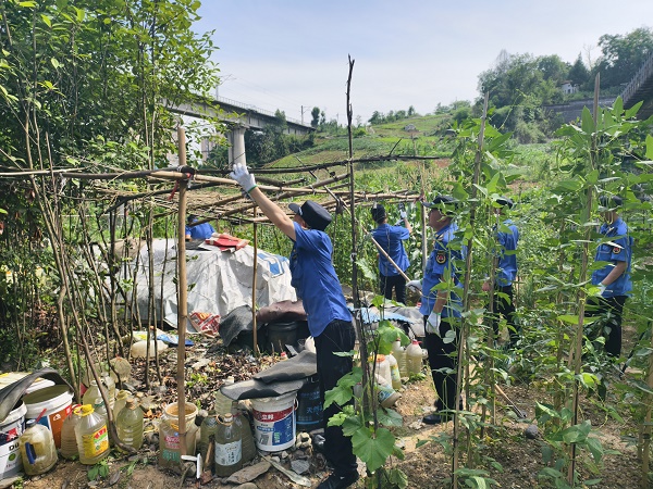 安康汉滨江北街道：专项整治“小违建”排除“大隐患”护航铁