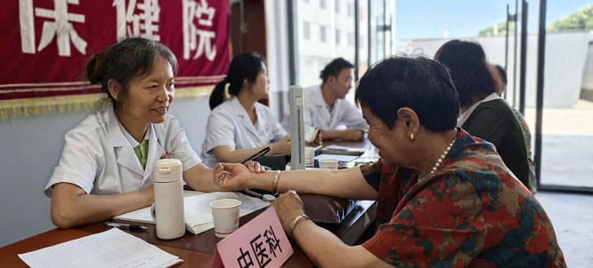 守护健康促振兴 ！商洛市妇幼保健院深入帮扶村开展夏季义诊活