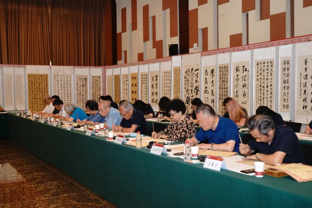 陕西师范大学连续20年手写录取通知书 “天团”平均年龄72
