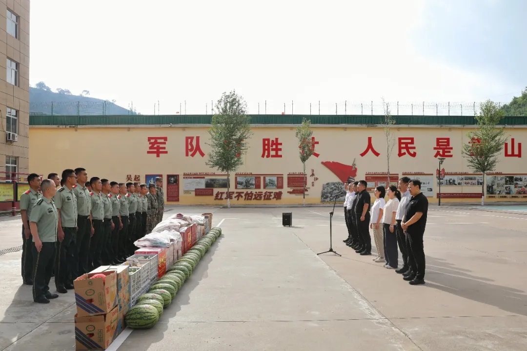 延安市吴起县四套班子领导走访慰问驻吴部队官兵