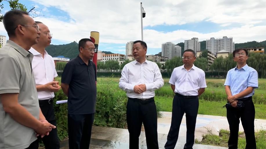 <b>延安市宝塔区委书记李永军检查城区防汛工作</b>