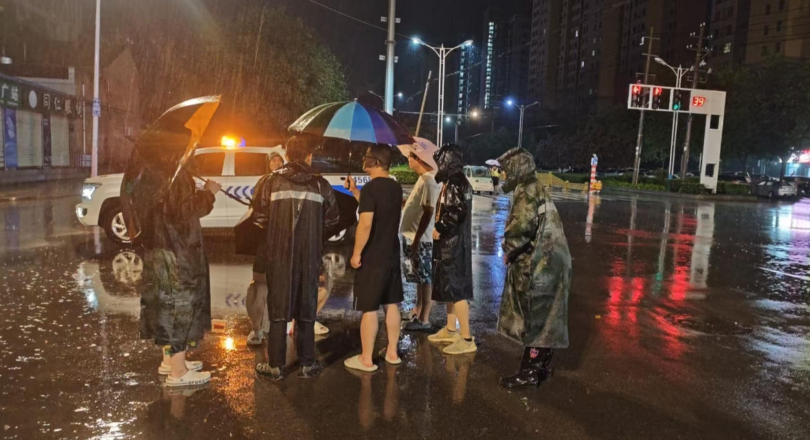 渭南市蒲城县园林绿化中心全员坚守防汛一线