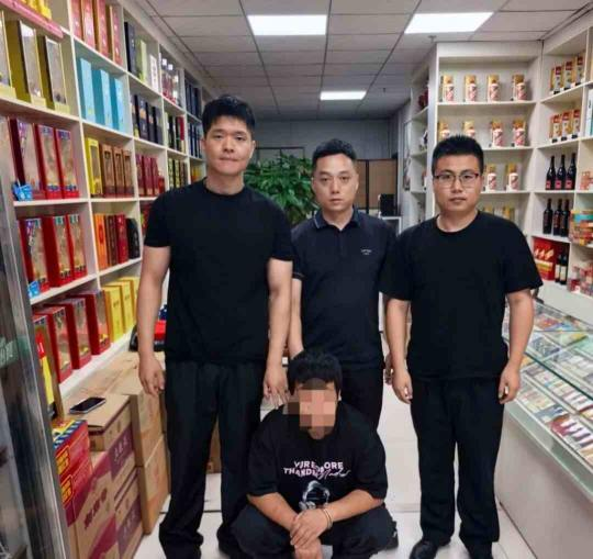 车窗深夜被砸 西安公安4小时速擒窃贼全额追赃