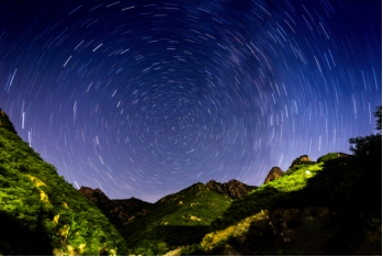 <b>难得一见的绝美星轨！就在河北秦皇岛</b>