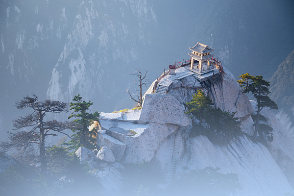 受强降雨影响 华山景区徒步线路临时关闭