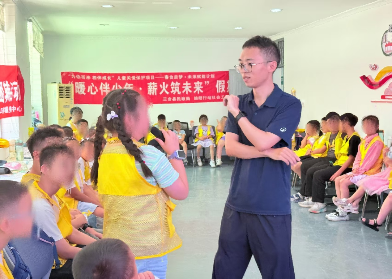 <b>四川绵阳三台县民政局举行“暖心伴少年˙薪火筑未来”假期营活动</b>