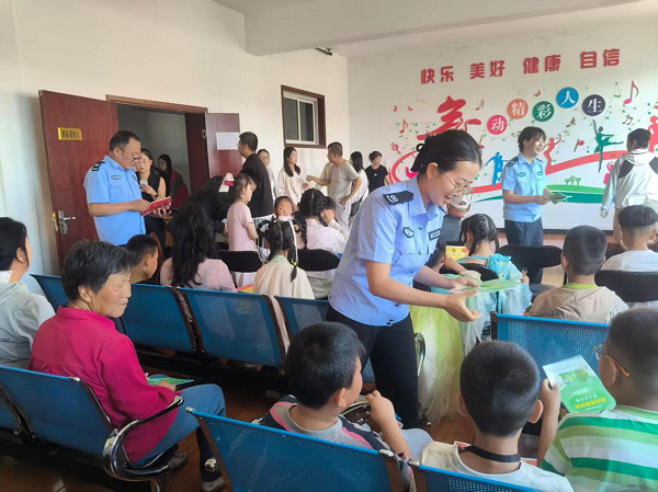 法治护航快乐暑假 普法相伴少年成长