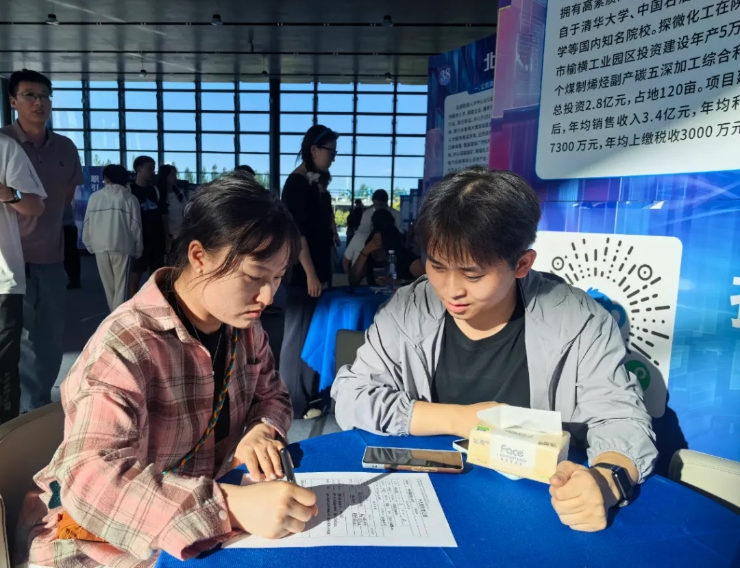 双线联动，搭建就业对接桥梁 榆林“职引未来·筑梦青春”招聘