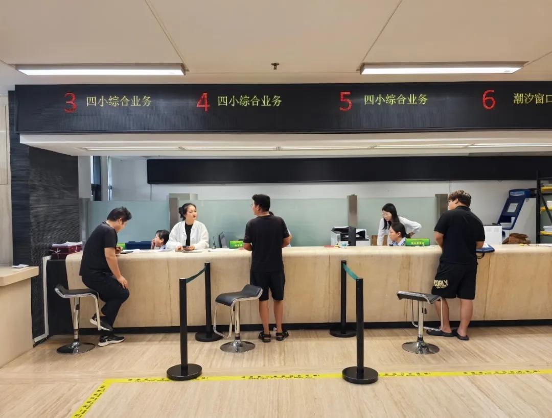 浐灞国际港“四小”审批登记业务正式进驻政务服务大厅