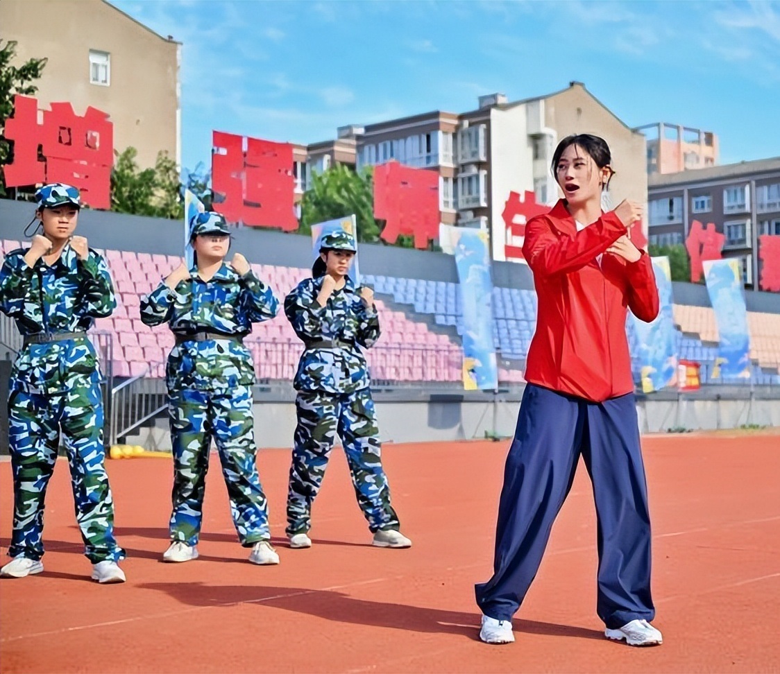 陕西：武术、散打冠军走进校园 以武育人激励少年逐梦