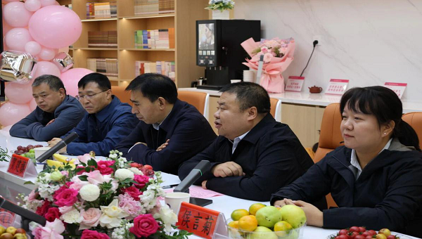 延安中学举行2026年退休教师荣休仪式