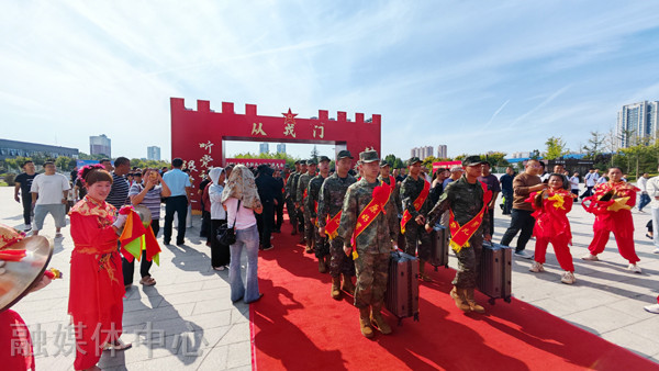 <b>咸阳市三原县举行2026年秋季新兵入伍欢送大会</b>