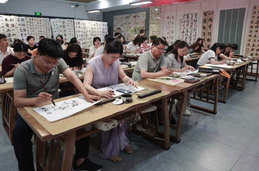 <b>白天上班 晚上充电——榆林市府谷县解锁干部成长新“夜”态  </b>