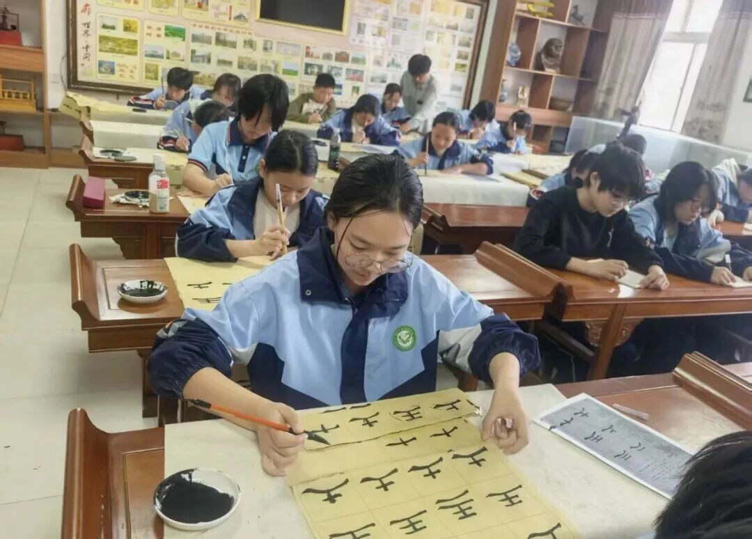 西安市第十九中学在2026年灞桥区中小学生艺术展演中获多项奖励