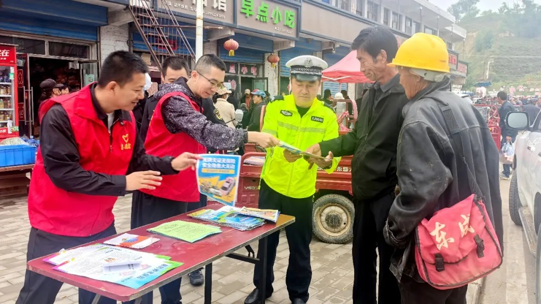 榆林横山公安交警精准送教守护重点群体出行安全