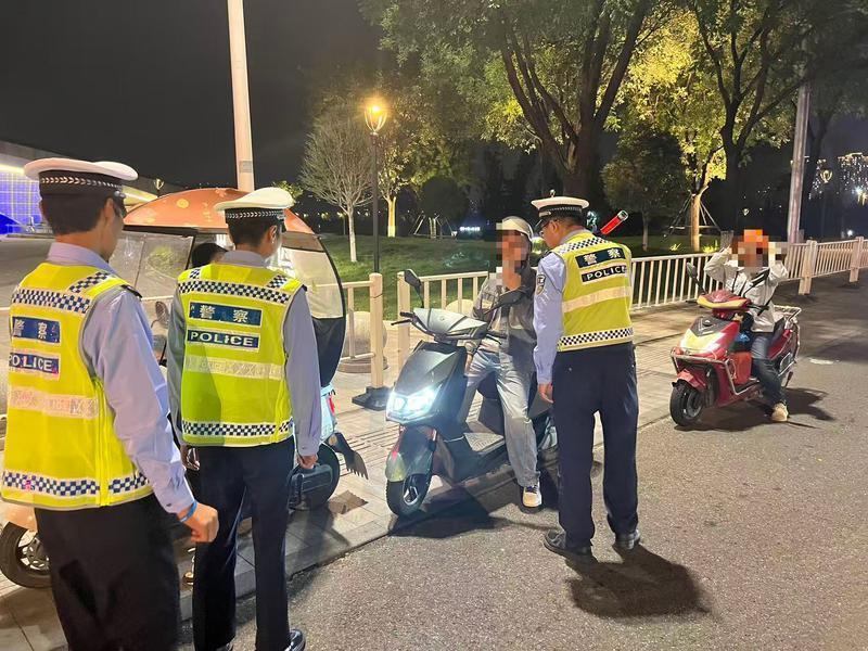 双节期间 西安公安交警将严查酒醉驾等重点违法行为  