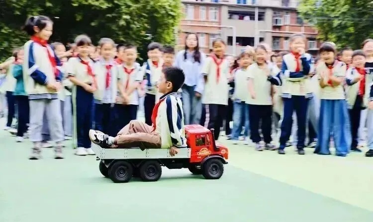 校园秒变“科学乐园”！西安校园掀起科学探索热