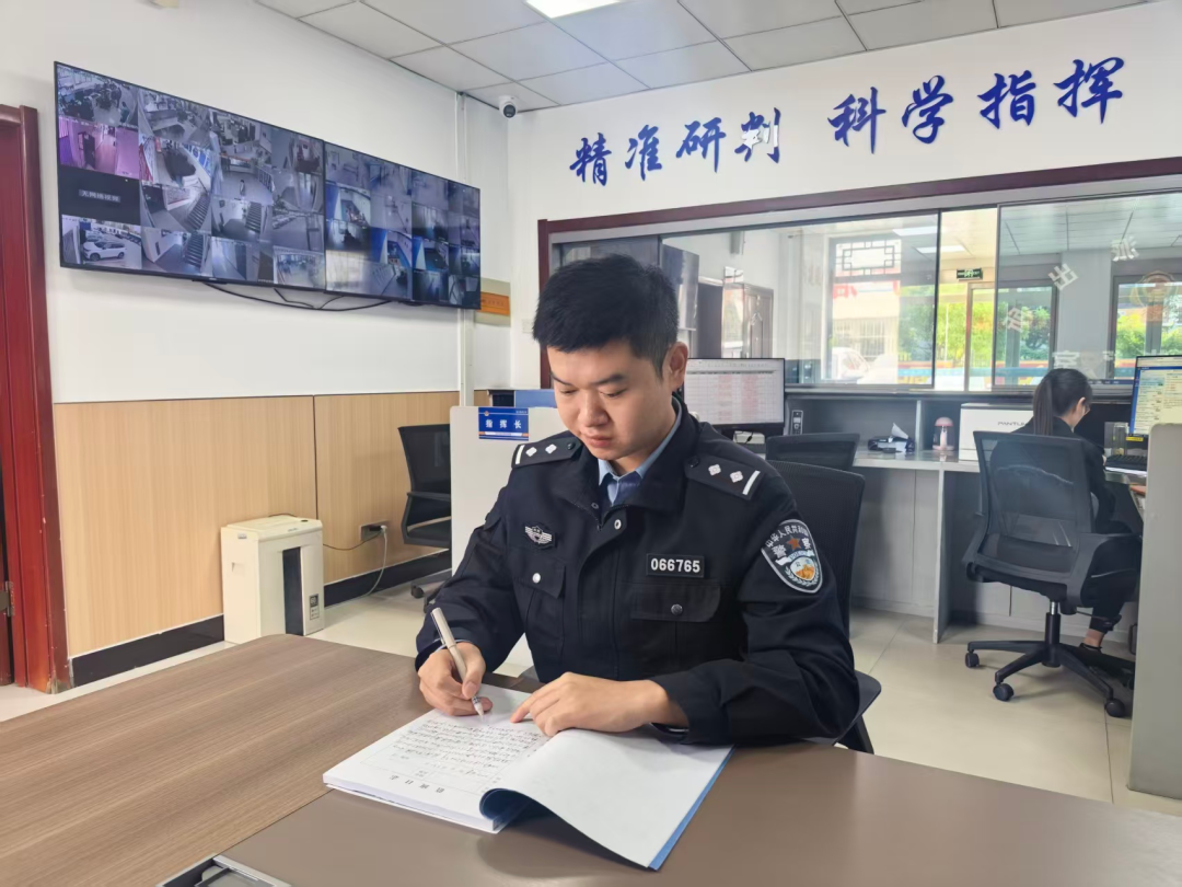 节日我在岗•守护国泰民安 | 航宇路派出所民警高光裕的“超长
