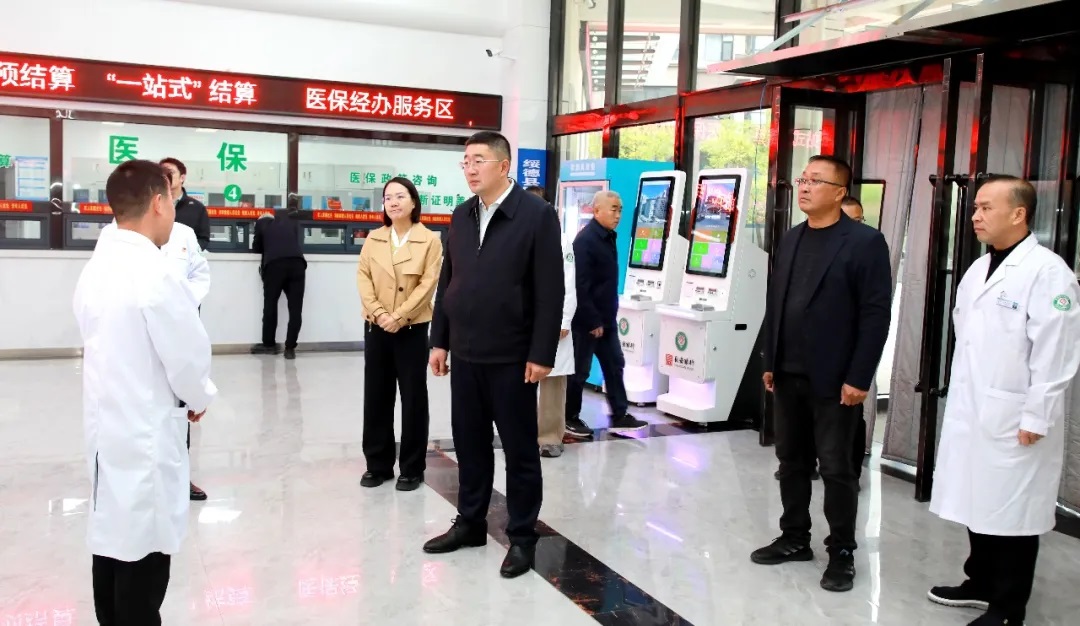 榆林市绥德县委书记陈斌调研卫健领域工作