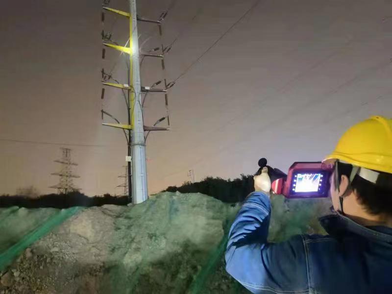 <b>国网咸阳供电公司：夜巡线路“量体温”</b>