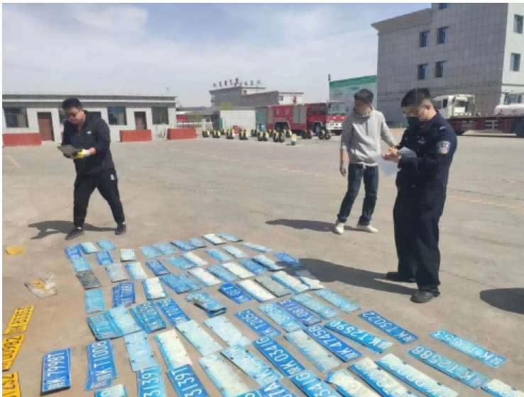 <b>榆林集中销毁370副废旧机动车号牌</b>