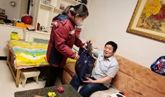 <b>神木市西沙街道开展“寒冬送温暖，棉衣暖人心”慰问活动</b>