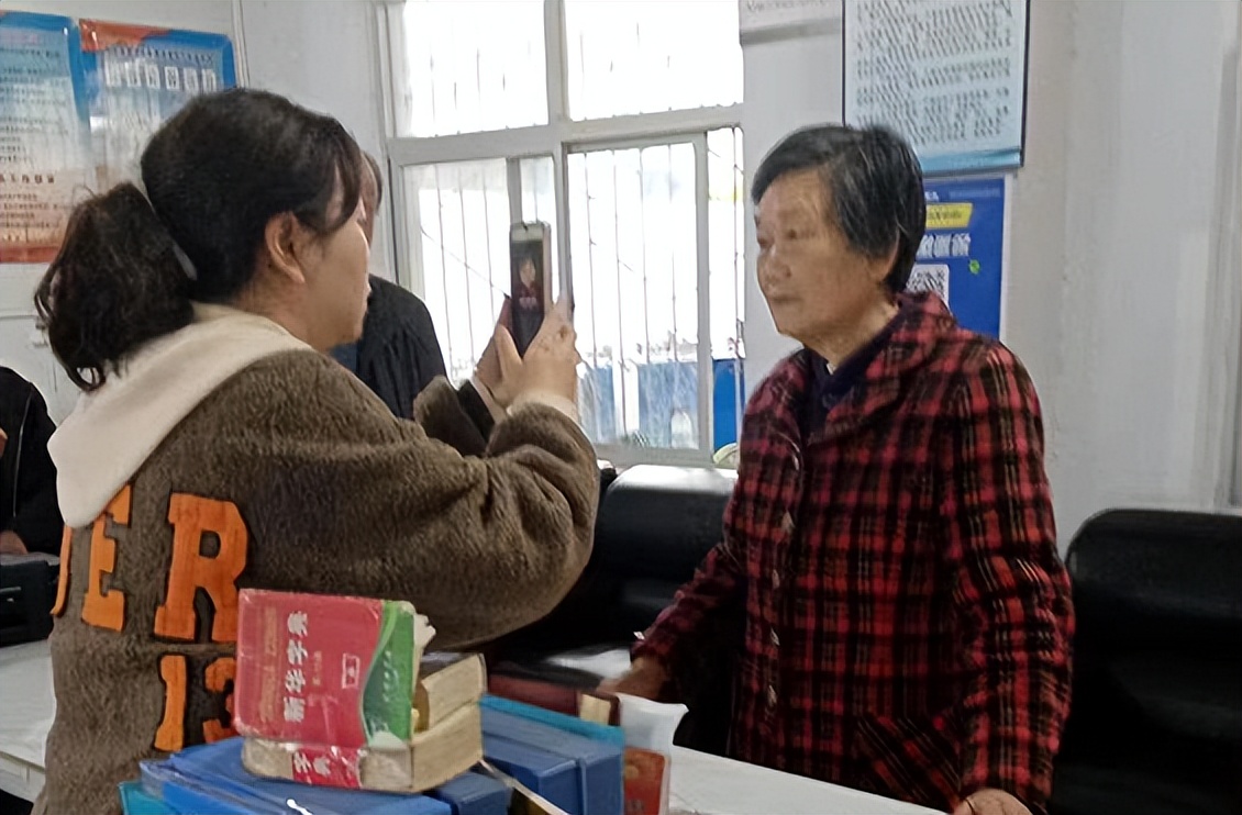 <b>汉台区七里街道扎实开展高龄老人年审认证工作</b>