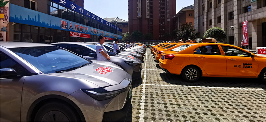 <b>西安4.1万余辆出租车网约车护航高考</b>