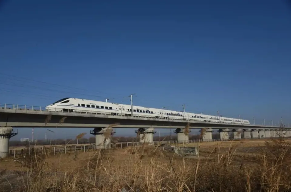 <b>内蒙古草原铁路首次开行“歌迷专列”</b>