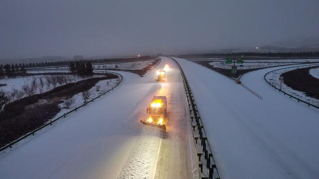 <b>内蒙古交通运输部门循环清雪2.65万公里</b>