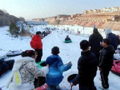 <b>山西太谷：冰雪文化节引客来</b>