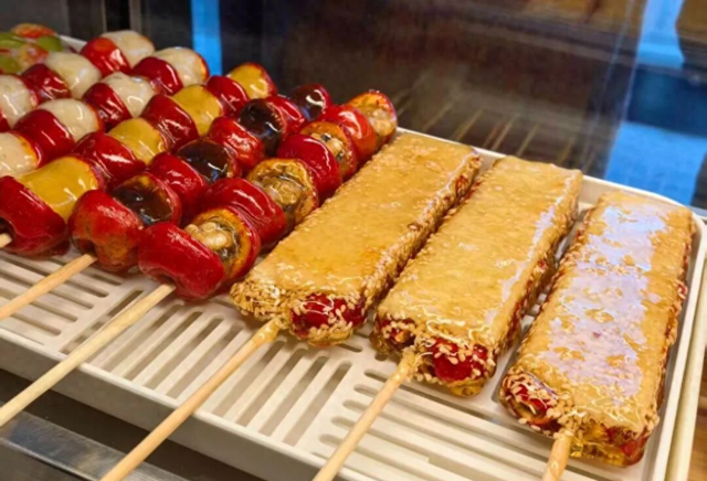 <b>奶皮子糖葫芦成新晋网红，内蒙古奶香飘四方</b>