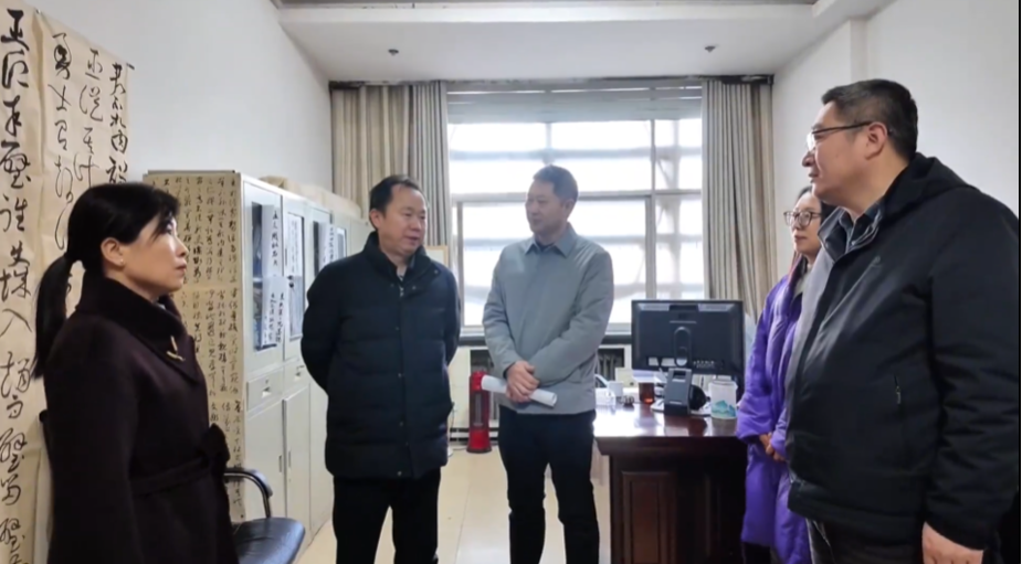 <b>延安市宝塔区委副书记、区长张明调研档案管理 文物保护和公共文化服务工作</b>